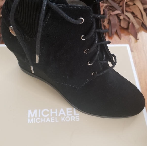Michael Kors Carrigan Booties, NWB - Picture 11 of 14